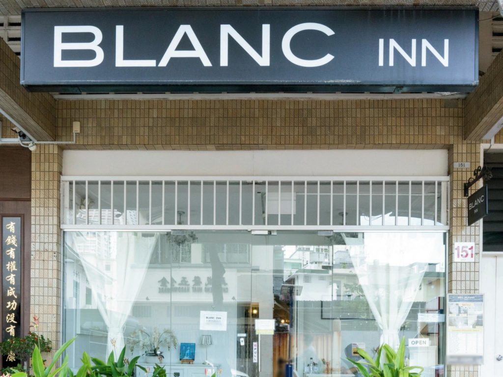 Blanc-Inn-cheap-good-hostel-singapore, only one in Singapore to use single/double beds. No dormitory-bunk-beds or capsule beds. Comfortable sleep.
